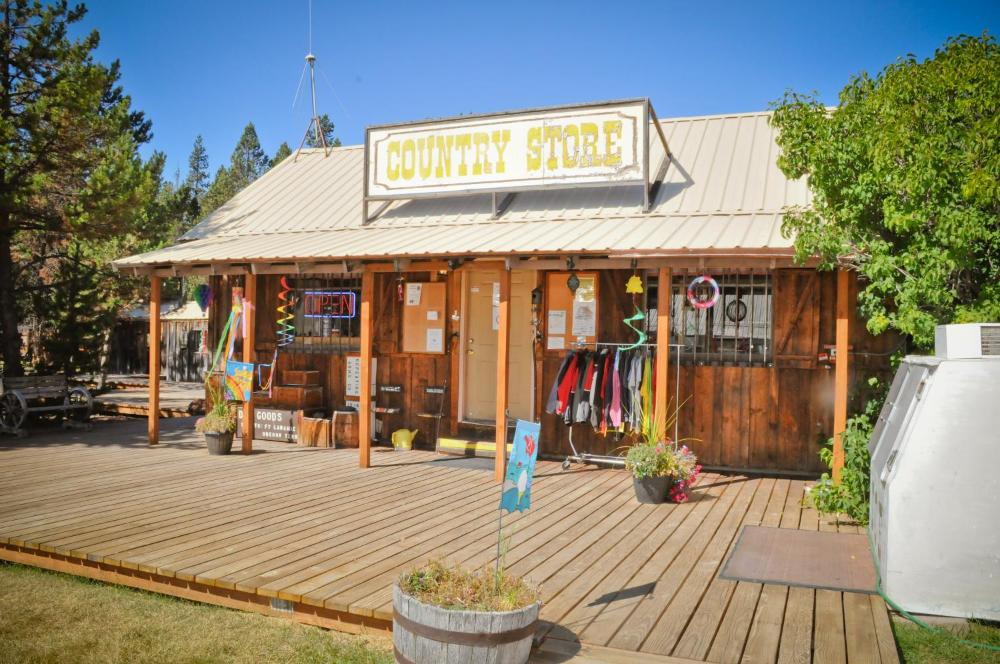 Bend-Sunriver Camping Resort 24 ft. Yurt 12